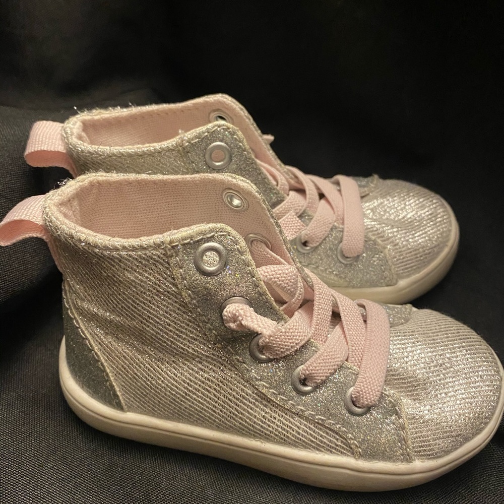 Carter’s-Silver‎ glitter/Pink Shoes-Toddler: Size-5